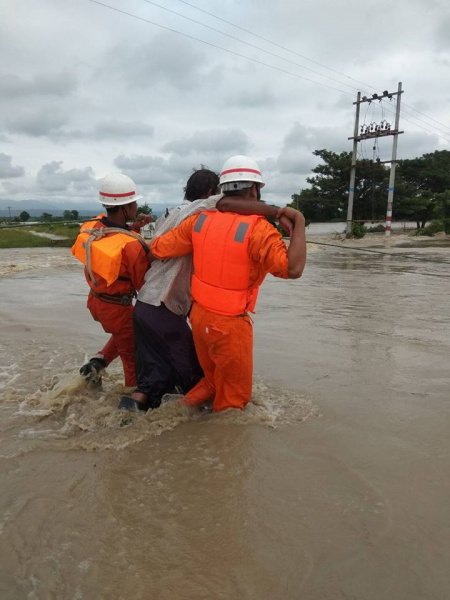 У М'янмі через прорив греблі затопило місто і трасу